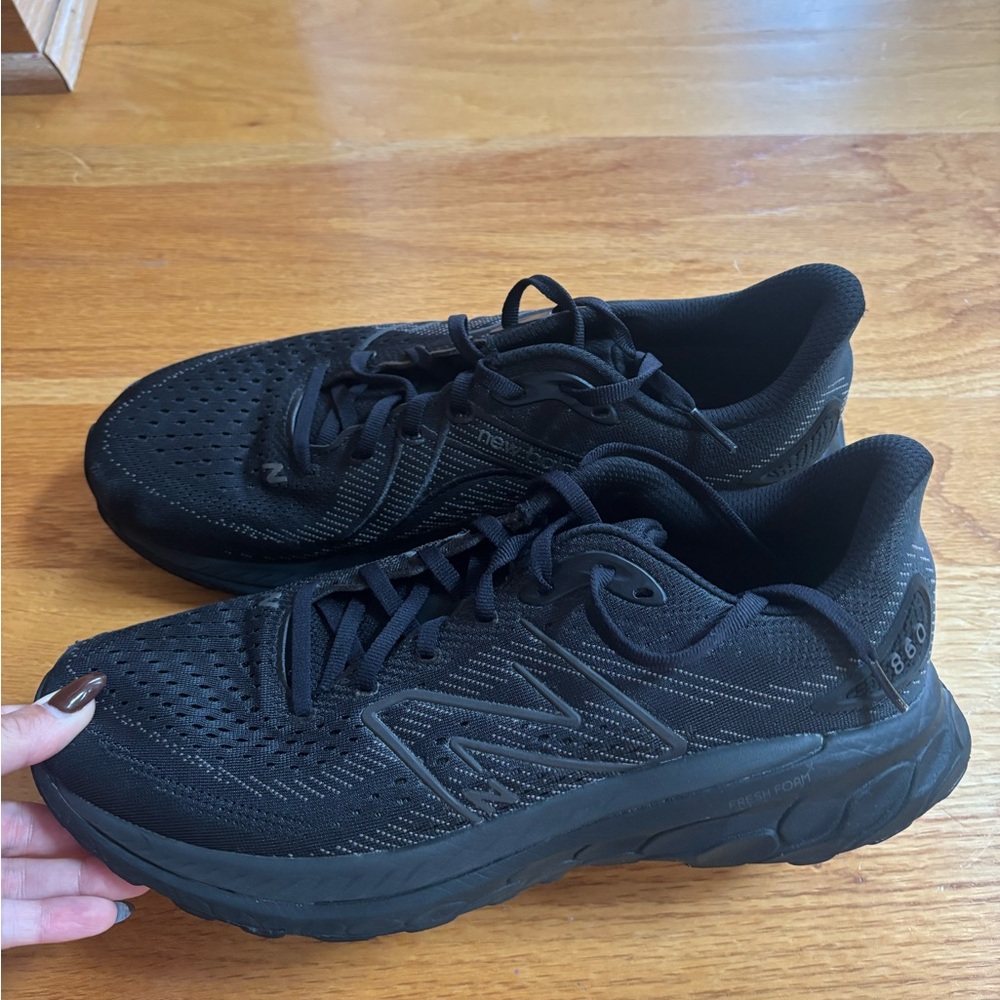 New Balance tennis shoes